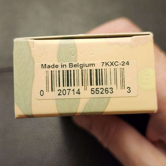 Clinique Stay-Matte Oil-Free Makeup Foundation In 24 Golden - Picture 5 of 8